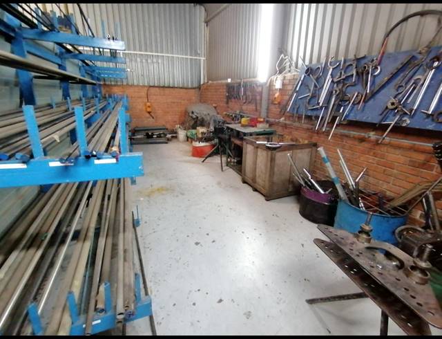 1,335M² WAREHOUSE FOR SALE IN ANDERBOLT